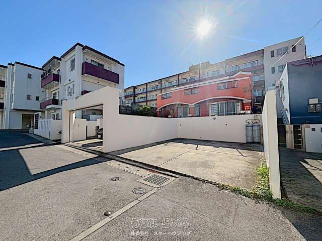 4LDK House with Large Garden for Sale in Uruma, Okinawa - Thumbnail 2