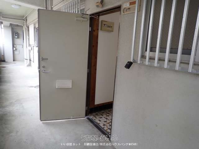 2DK Apartment for Rent in Naha City, Okinawa - Thumbnail 3