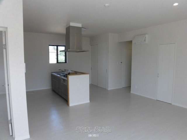 2LDK House for Sale in Nago City, Okinawa with Sea View Potential - Thumbnail 4