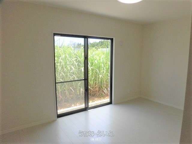 2LDK House for Sale in Nago City, Okinawa with Sea View Potential - Thumbnail 3