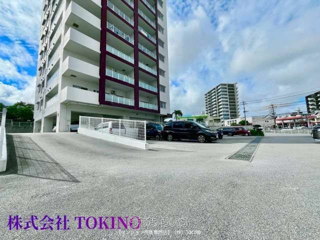 Renovated 2LDK Corner Apartment with Dual Balconies in Okinawa City - Thumbnail 2