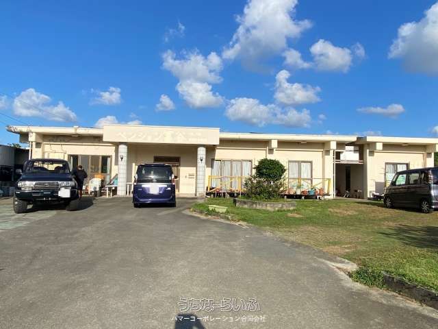 Miyakojima Guesthouse for Sale with Solar Power & Large Garden - Thumbnail 2