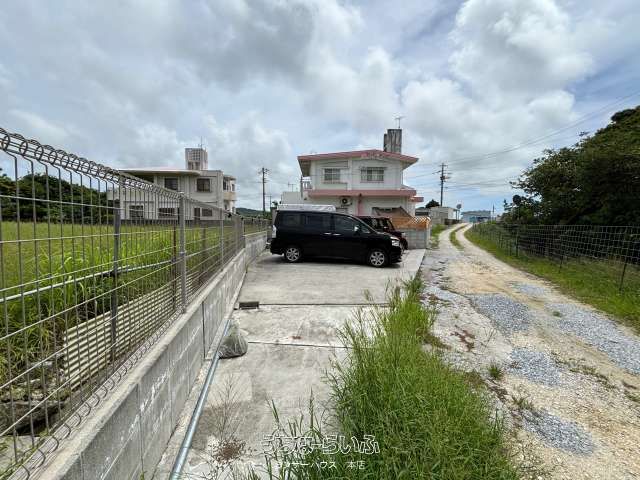 Modern 3LDK RC House with Garden for Sale in Yaese, Okinawa - Thumbnail 2