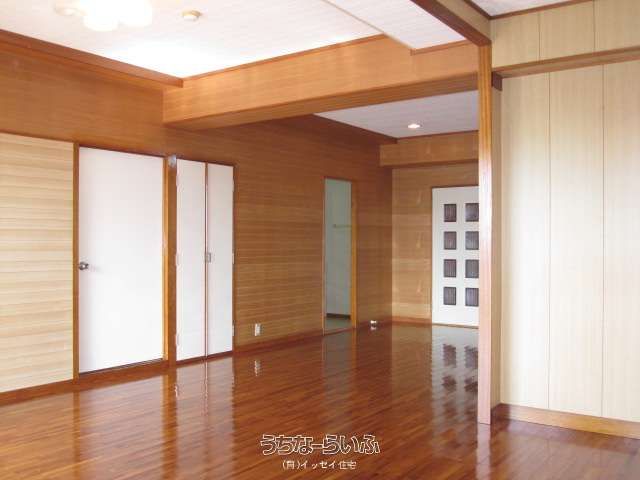 Renovated 3LDK Apartment for Rent in Okinawa City - Thumbnail 3