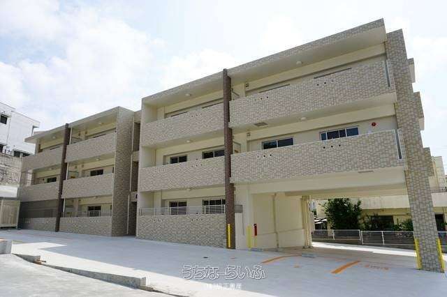Ferris Court 101: Spacious 1LDK Apartment for Rent in Tomigusuku - Thumbnail 2