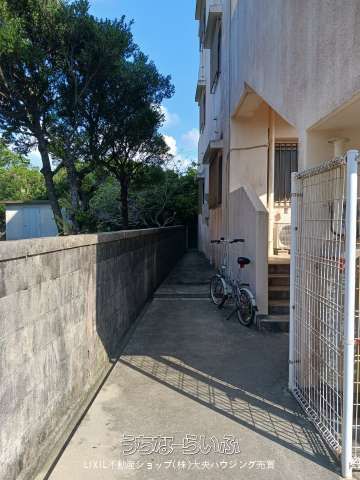 8-Unit Investment Apartment with 6% Yield & Solar Income in Itoman - Thumbnail 2