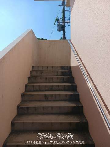 8-Unit Investment Apartment with 6% Yield & Solar Income in Itoman - Thumbnail 3