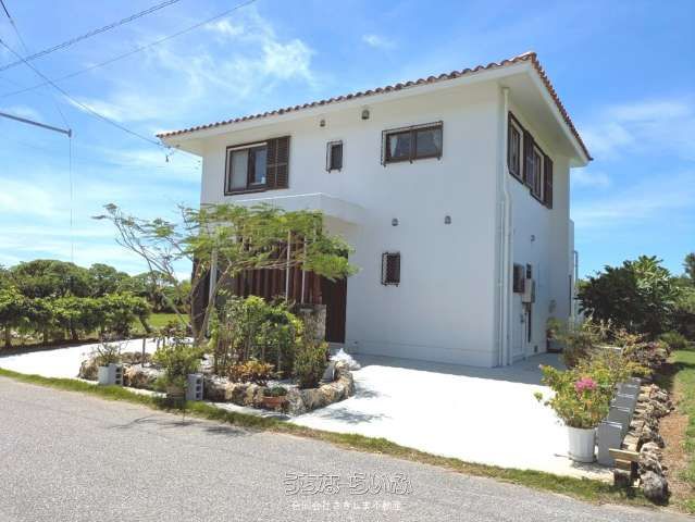 Red-Tiled Ocean View Villa in Shigira Resort, Miyakojima - Thumbnail 3