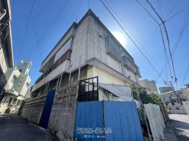 Spacious 2DK Apartment for Rent in Tomigusuku, Okinawa - Thumbnail 2