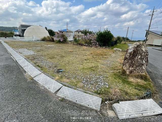 332 sqm Land for Sale in Nakijin Wellness Village, Okinawa - Thumbnail 3