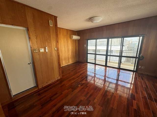 Maison Izumi 402: Spacious 1R Apartment for Rent in Urasoe, Okinawa - Thumbnail 4