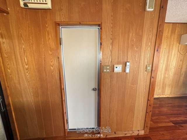 Maison Izumi 402: Spacious 1R Apartment for Rent in Urasoe, Okinawa - Thumbnail 2