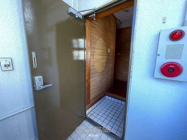2DK Apartment for Rent in Naha, Okinawa - Near Tsubogawa Station - Thumbnail 3