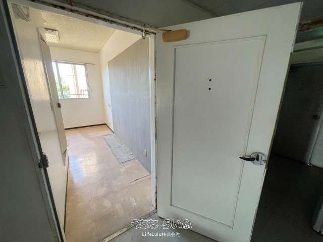Marukatsu Mansion Room 311 for Rent in Nakagusuku, Okinawa - Thumbnail 2