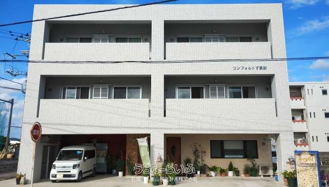 Spacious 2LDK Apartment for Rent in Maezato, Ishigaki City - Image 1
