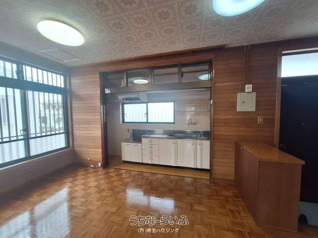 2DK Apartment for Rent in Kadena Town, Okinawa - Thumbnail 4