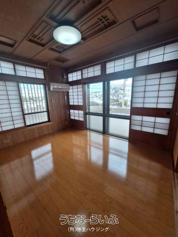 2DK Apartment for Rent in Kadena Town, Okinawa - Thumbnail 3