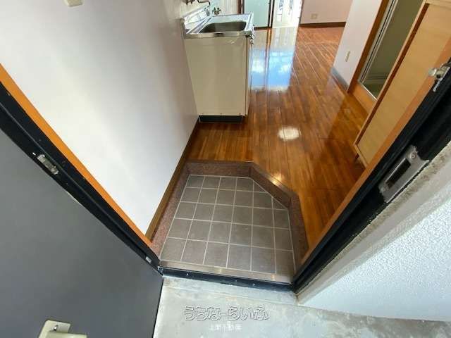Maison Excel 3-A: Spacious Top-Floor Rental in Chatan, Okinawa - Thumbnail 2