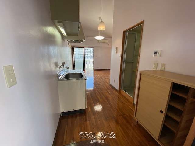 Maison Excel 3-A: Spacious Top-Floor Rental in Chatan, Okinawa - Thumbnail 4