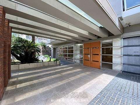 2LDK Apartment for Sale in Urasoe, Okinawa - Pet Friendly - Thumbnail 2