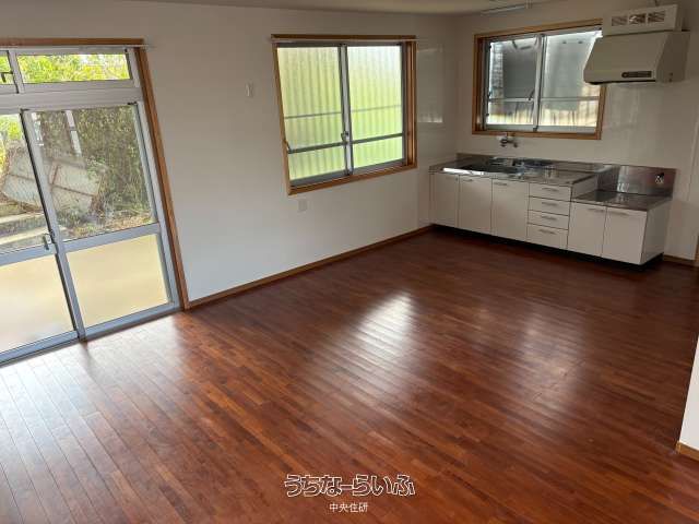 Rental House in Okinawa City - 3LDK, Pet Friendly, 5 Parking - Thumbnail 3