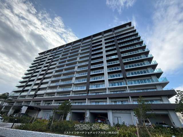 New Top-Floor Condo with Ocean Views in Rycom Hills, Okinawa - Thumbnail 2