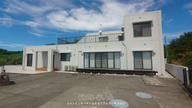 Kouri Island Villa with Ocean & Sunset Views in Okinawa - Thumbnail 2