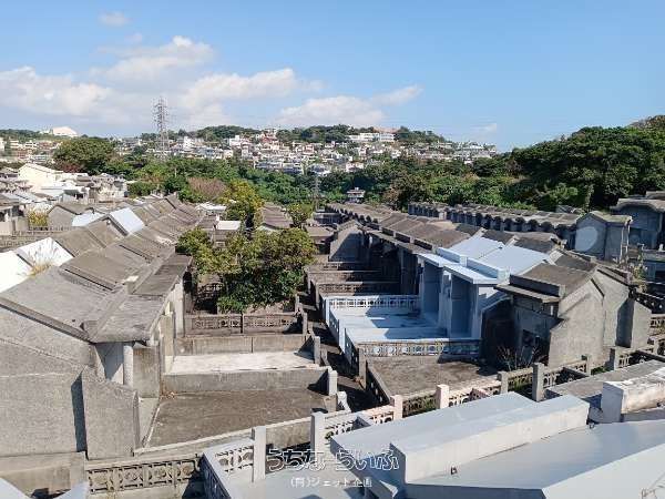 Grave Plot with Tomb in Shikina Cemetery, Naha, Okinawa - Thumbnail 4