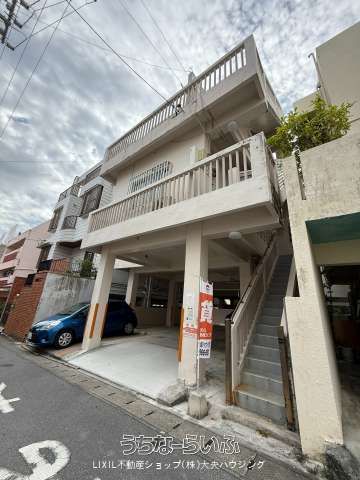Pet-Friendly Studio Apartment for Rent in Naha's Tomari District - Thumbnail 2