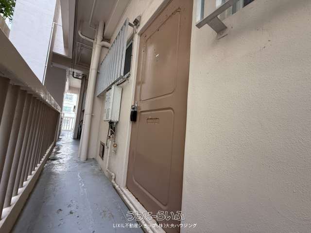 Pet-Friendly Studio Apartment for Rent in Naha's Tomari District - Thumbnail 4