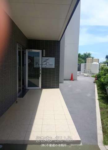 Fully Renovated 2LDK Corner Apartment in Okinawa City - Thumbnail 4