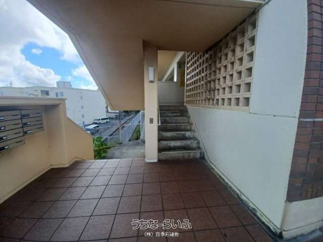 Maisonette Apartment with Naha Views in Oroku, Naha City - Thumbnail 3