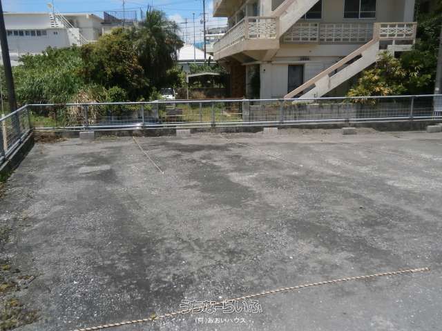 Misato 1-chome Parking Lot Rental in Okinawa City - Thumbnail 3