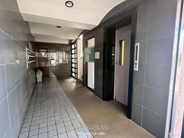 Fine Ginowan 3LDK Condo with Ocean View in Okinawa - Thumbnail 2
