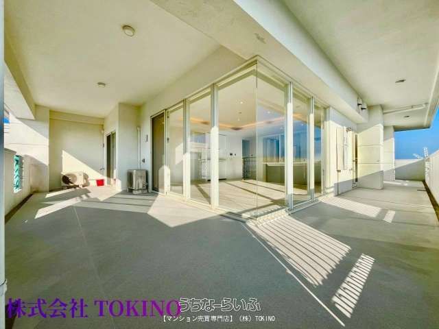 Penthouse with Panoramic Views in Nakagusuku Village, Okinawa - Thumbnail 2