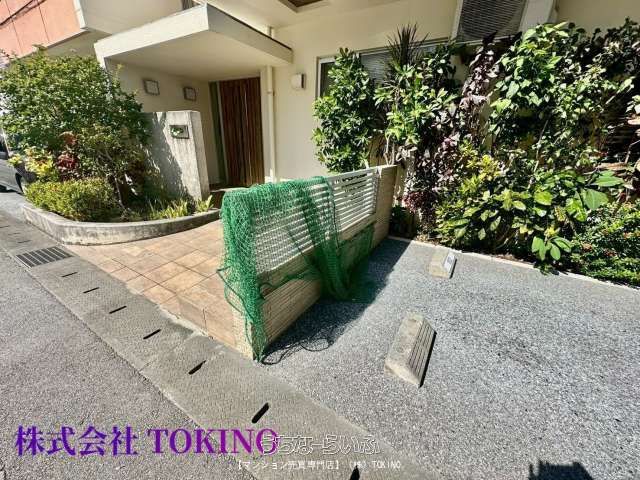 Starter Mansion Kuwae 3LDK Top Floor Apartment for Sale in Chatan - Thumbnail 2