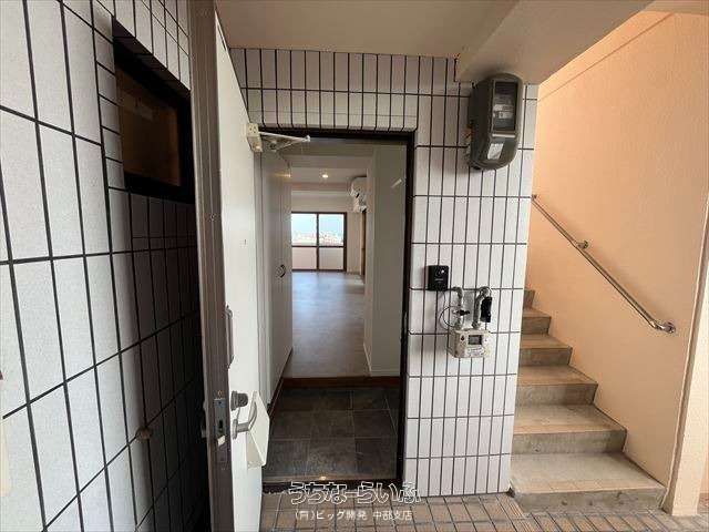 Renovated 1LDK Apartment with Ocean View in Okinawa City - Thumbnail 4