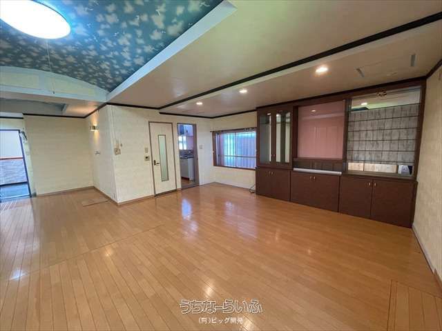 Alpha Building 301: Pet-Friendly 1R Apartment with Free Parking in Naha - Thumbnail 2