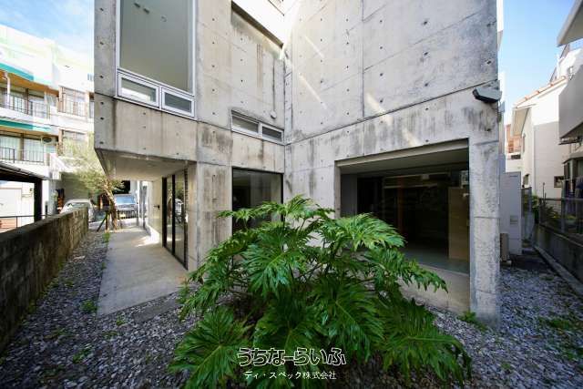 Refined 2LDK Detached House for Rent in Naha, Okinawa - Thumbnail 4