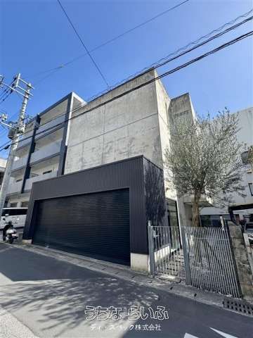 Refined 2LDK Detached House for Rent in Naha, Okinawa - Thumbnail 3