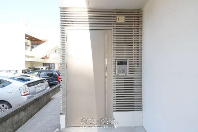 Pet-Friendly 1LDK Apartment for Rent Near Furujima Station, Naha - Thumbnail 3