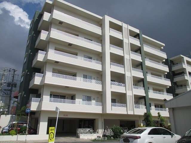 3LDK Pet-Friendly Condo in Chatan Mihama with Large Balcony - Thumbnail 2