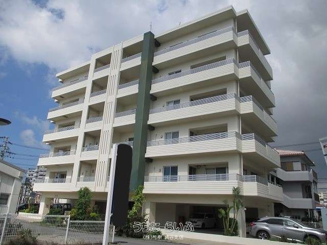 3LDK Pet-Friendly Condo in Chatan Mihama with Large Balcony - Thumbnail 3