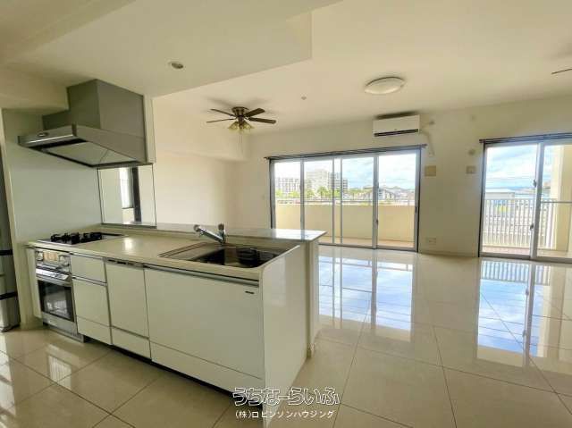 Bears Court Mihama Sunset B 2LDK Condo for Sale in Chatan, Okinawa - Thumbnail 3