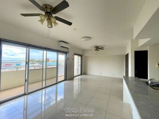 Bears Court Mihama Sunset B 2LDK Condo for Sale in Chatan, Okinawa - Thumbnail 4