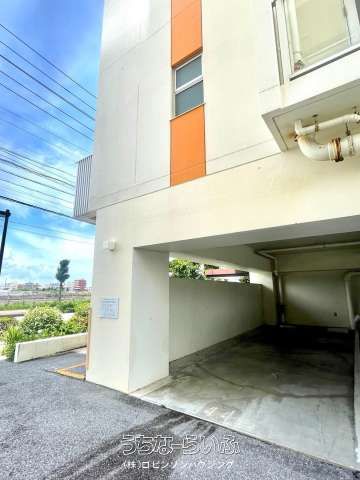 Bears Court Mihama Sunset B 2LDK Condo for Sale in Chatan, Okinawa - Thumbnail 2