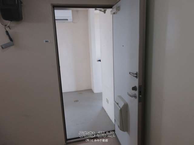 1R Apartment for Rent in Ginowan City, Okinawa | 30,000 Yen - Thumbnail 2