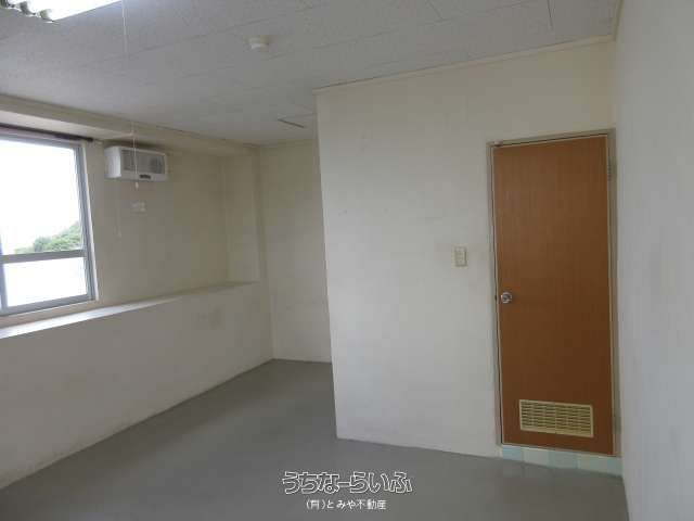 1R Apartment for Rent in Ginowan City, Okinawa | 30,000 Yen - Thumbnail 3