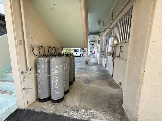 Renovated 2DK Apartment for Rent in Naha, Okinawa - No Deposit - Thumbnail 3