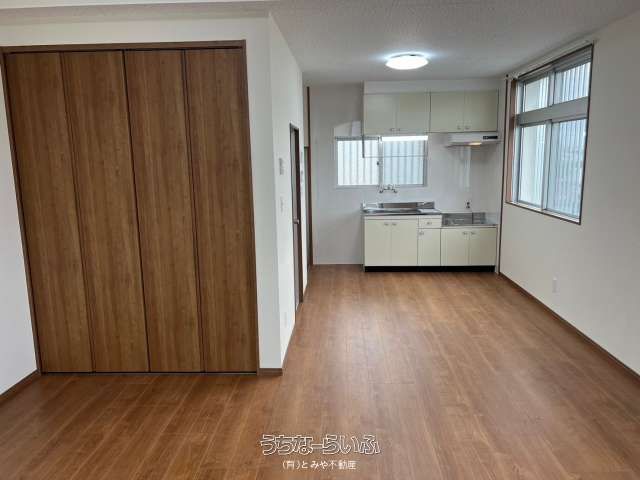 Renovated 2DK Apartment for Rent in Ginowan City, Okinawa - Thumbnail 3